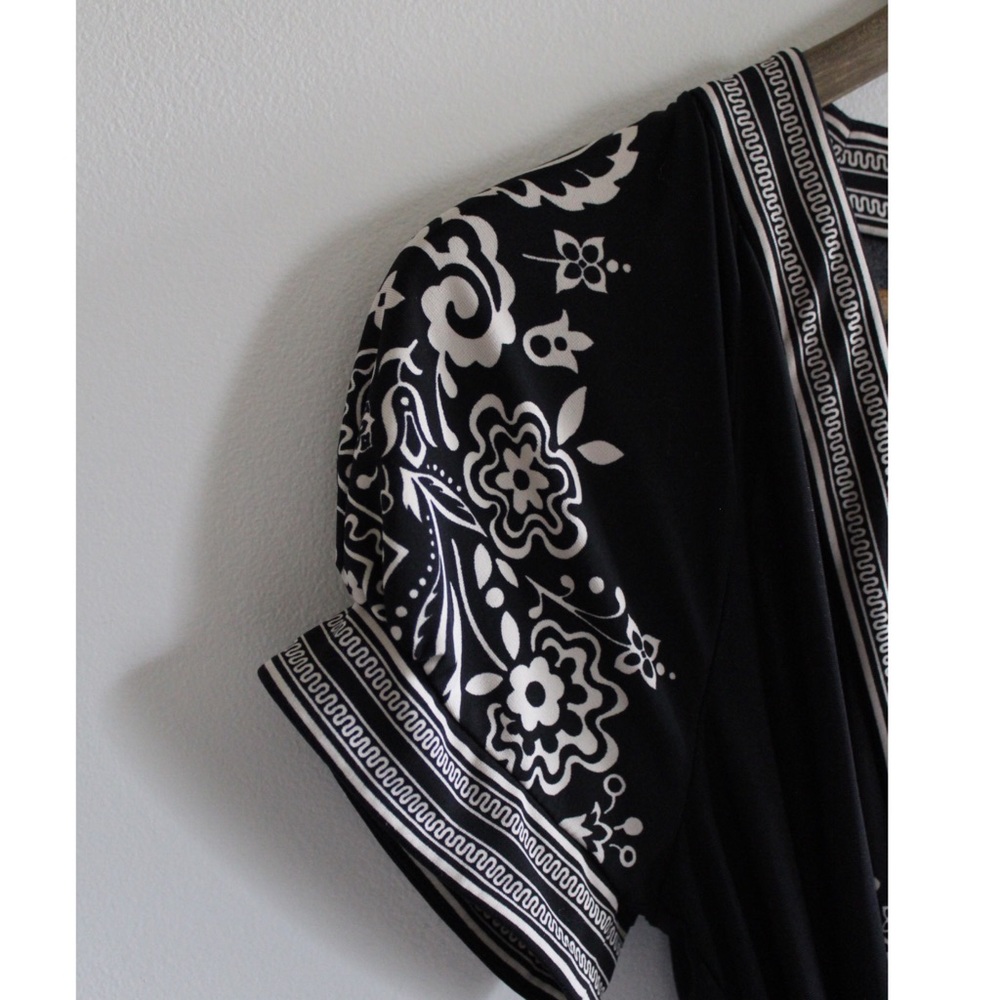 BCBG maxazria Print Wrap Tie Front Blouse Preowned Medium - Picture 2 of 7